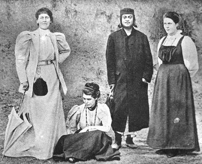 Swami Vivekananda &amp; Sister Nivedita (R) in Kashmir (1898)