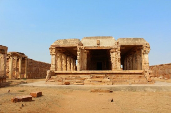 Ranganatha-Swamy-Temple-ruins-Gandikota-800x533