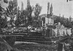 Italy- Ruined_temple_of_Garni,_early_20th_century